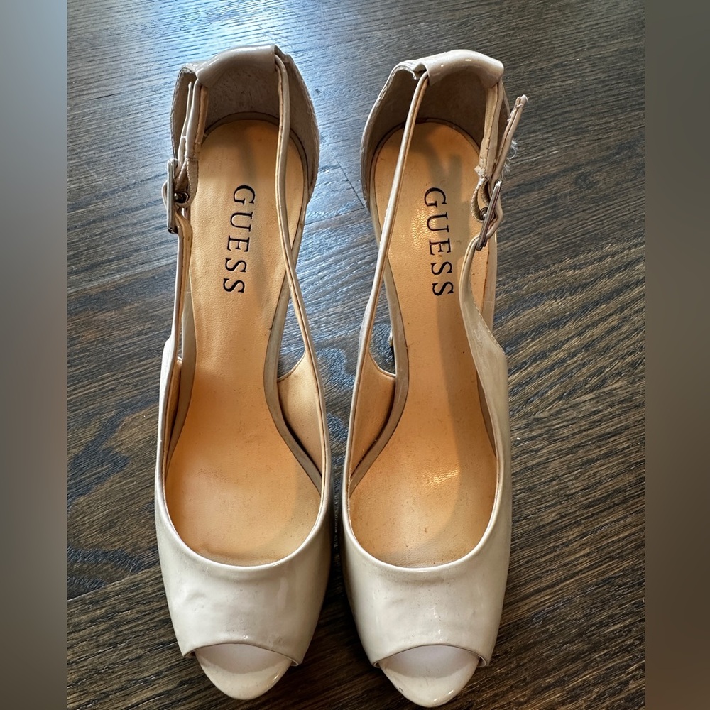 Guess peeptoe heels in beige